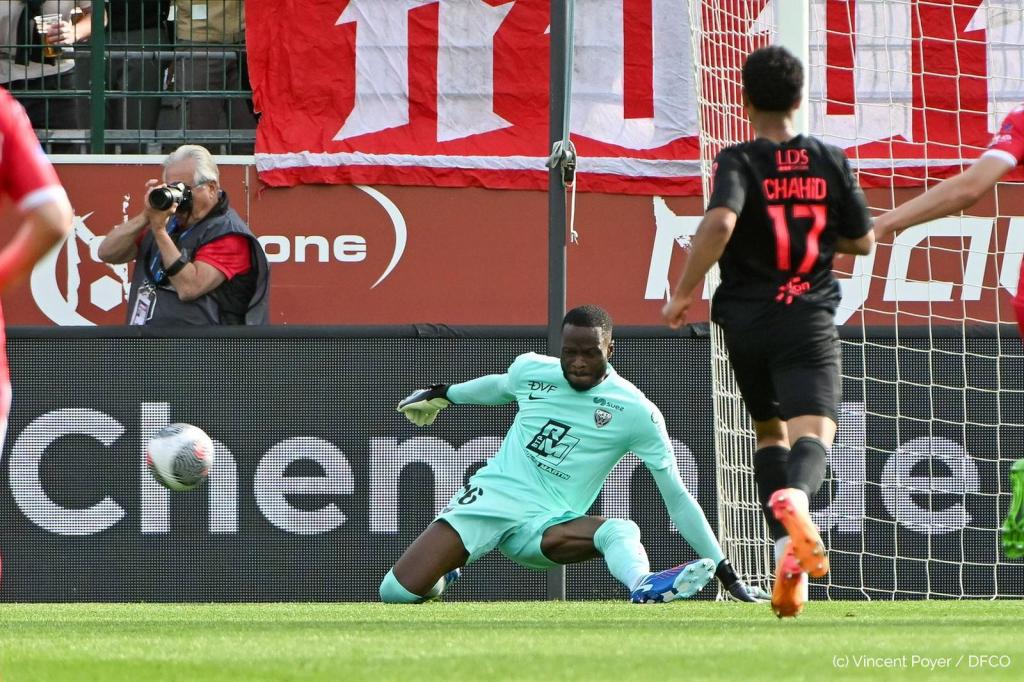 Transfert – Exclu : Botev Vrasta (Bulgarie) s’offre Allagbé !