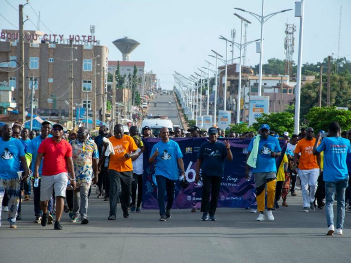6 Kilomètres de marche sportive “Walk the Talk” à Parakou: Plus 500 personnes ont relevé le défi en faveur de la santé