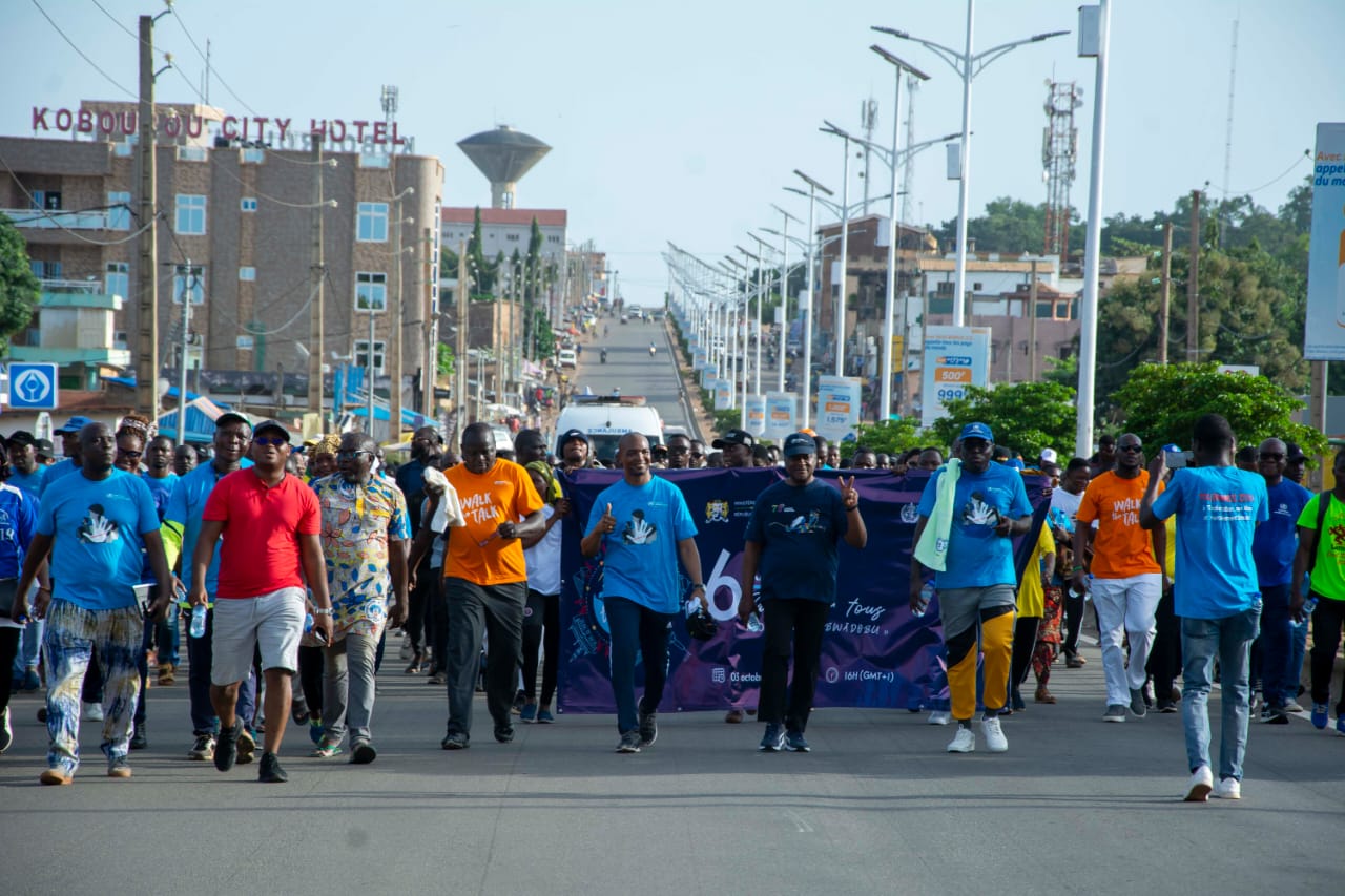 6 Kilomètres de marche sportive “Walk the Talk” à Parakou: Plus 500 personnes ont relevé le défi en faveur de la santé