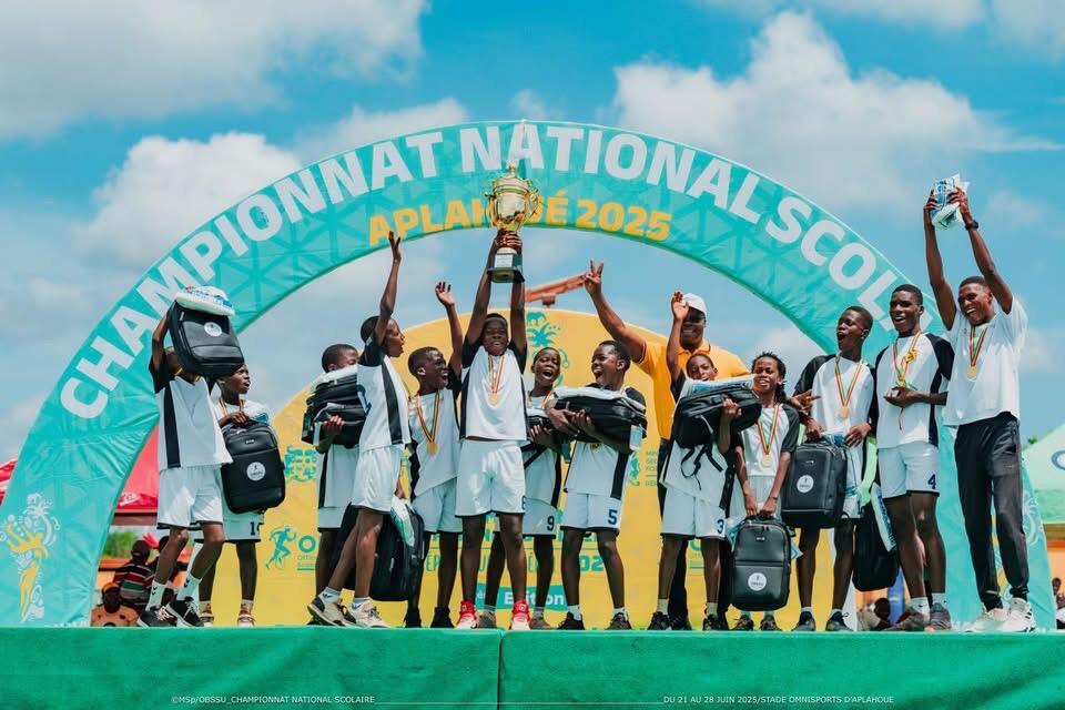 Aplahoué 2025 : Le Lycée Houffon et le CEG Zongo décrochent le titre au Handball