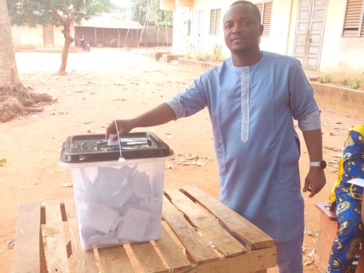 Législatives 2026 : Fabrice FANGNIGBE a accompli son devoir citoyen à Djakotomey